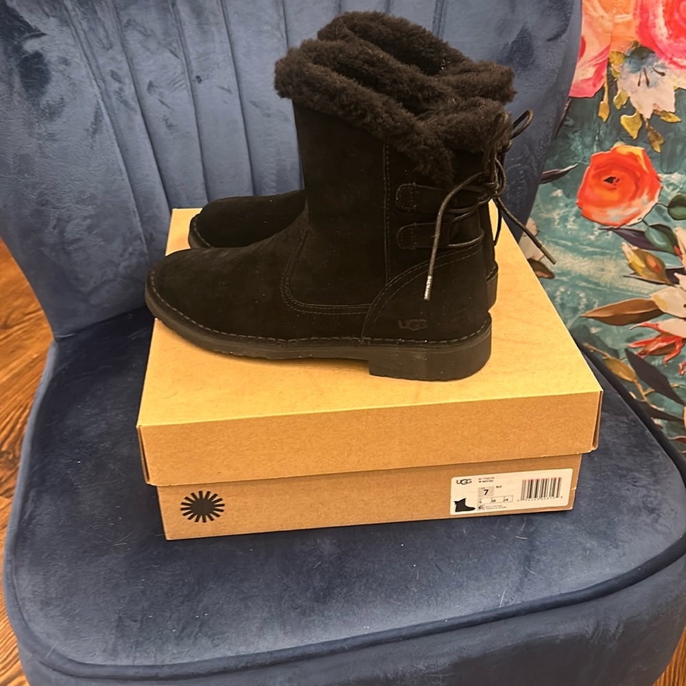 Ugg naiyah boots!